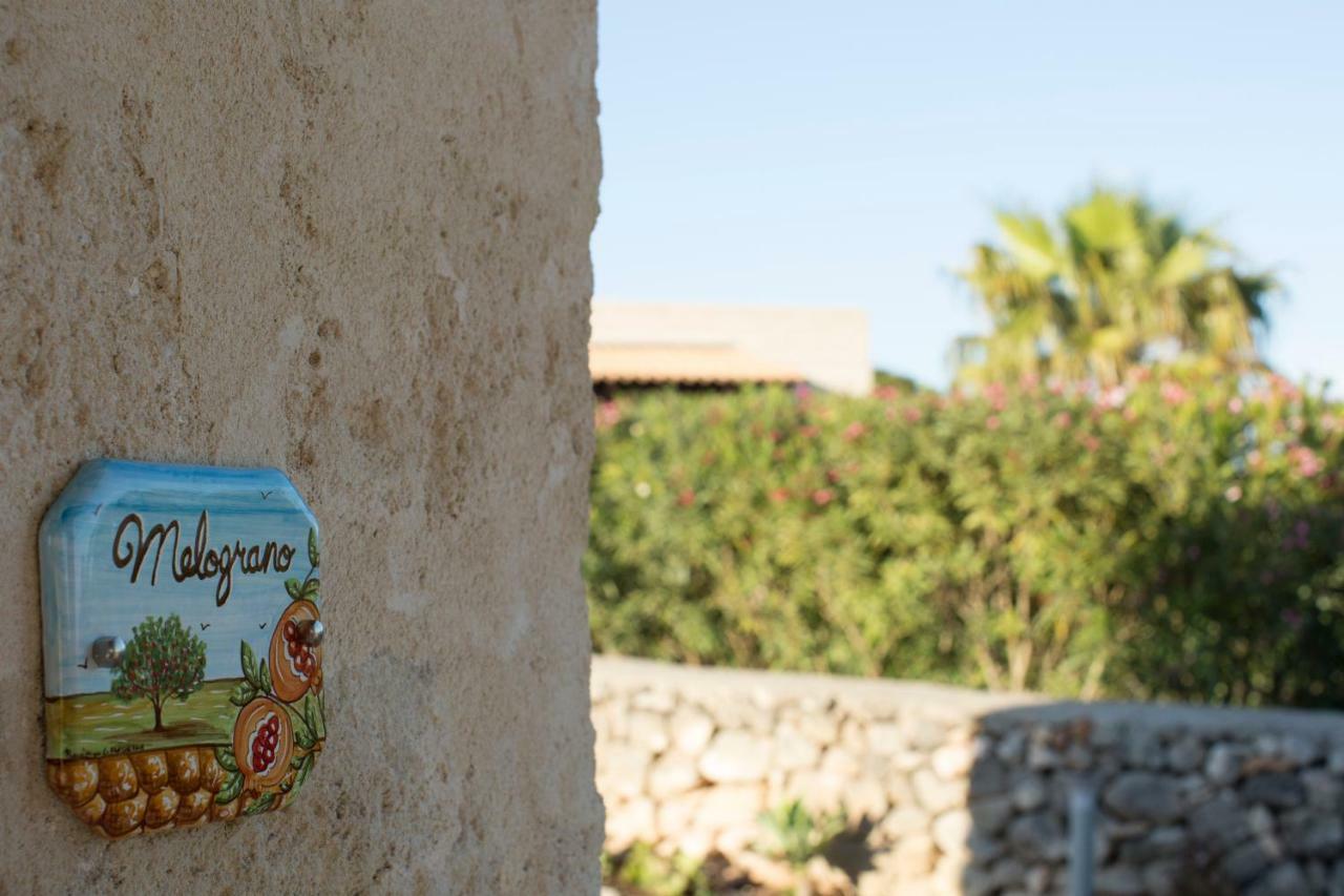 Le Suites Del Carrubo Φαβινιάνα Εξωτερικό φωτογραφία